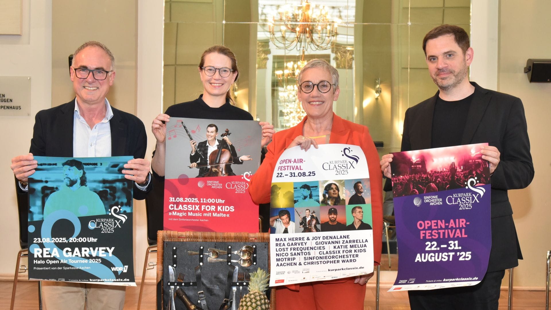 Veranstalter Christian Mourad, Generalintendantin Elena Tzavara, Oberbürgermeisterin Sibylle Keupen und Generalmusikdirektor Christopher Ward (v.l.n.r.): Sie stellten am Freitag das Programm vor.