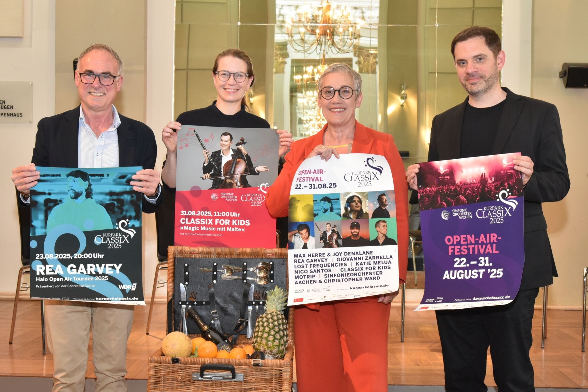 Veranstalter Christian Mourad, Generalintendantin Elena Tzavara, Oberbürgermeisterin Sibylle Keupen und Generalmusikdirektor Christopher Ward (v.l.n.r.): Sie stellten am Freitag das Programm vor.