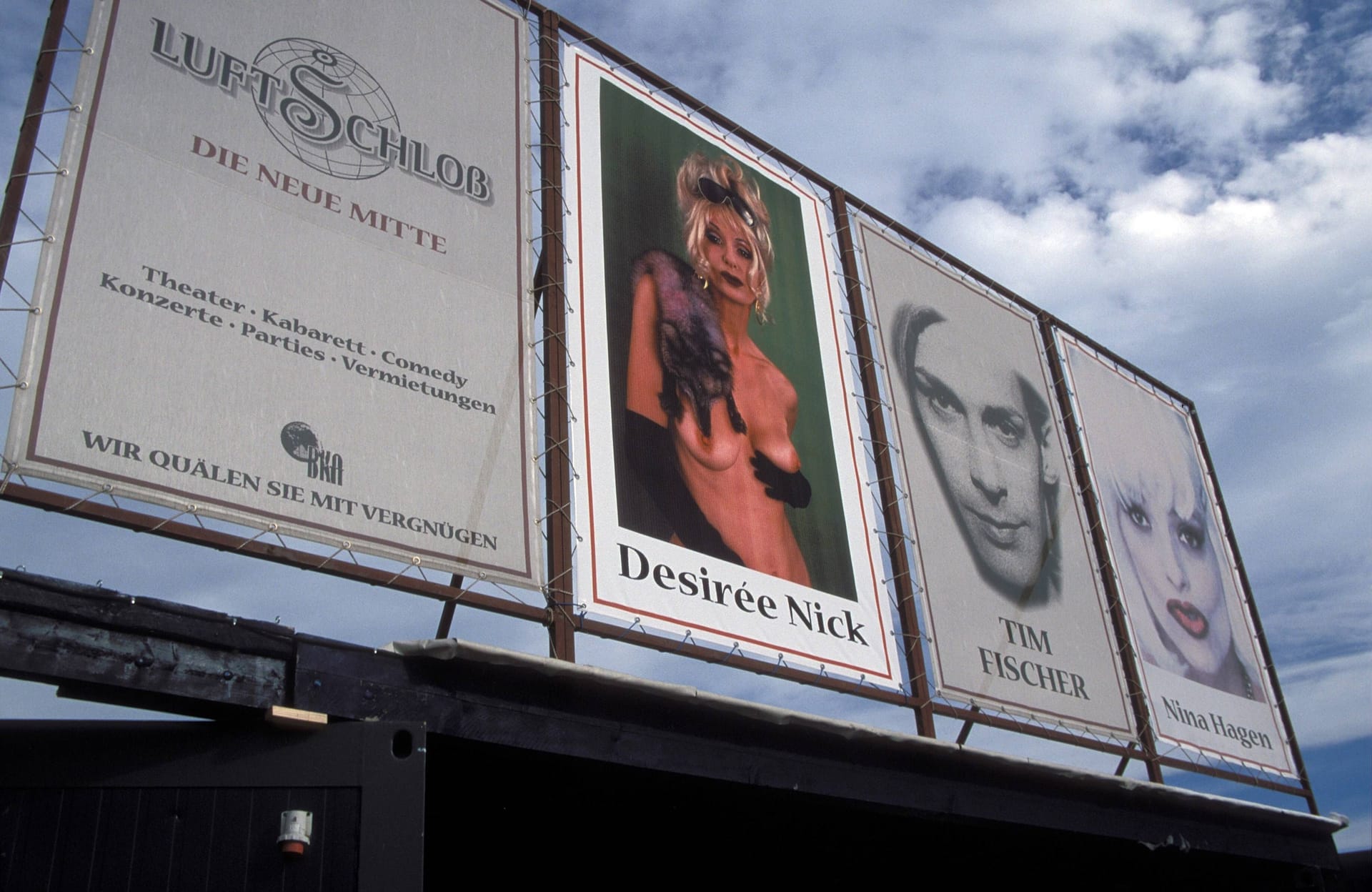 Großflächige Werbeposter Anfang der 2000er: Désirée Nick zeigte sich einst gerne hüllenlos.