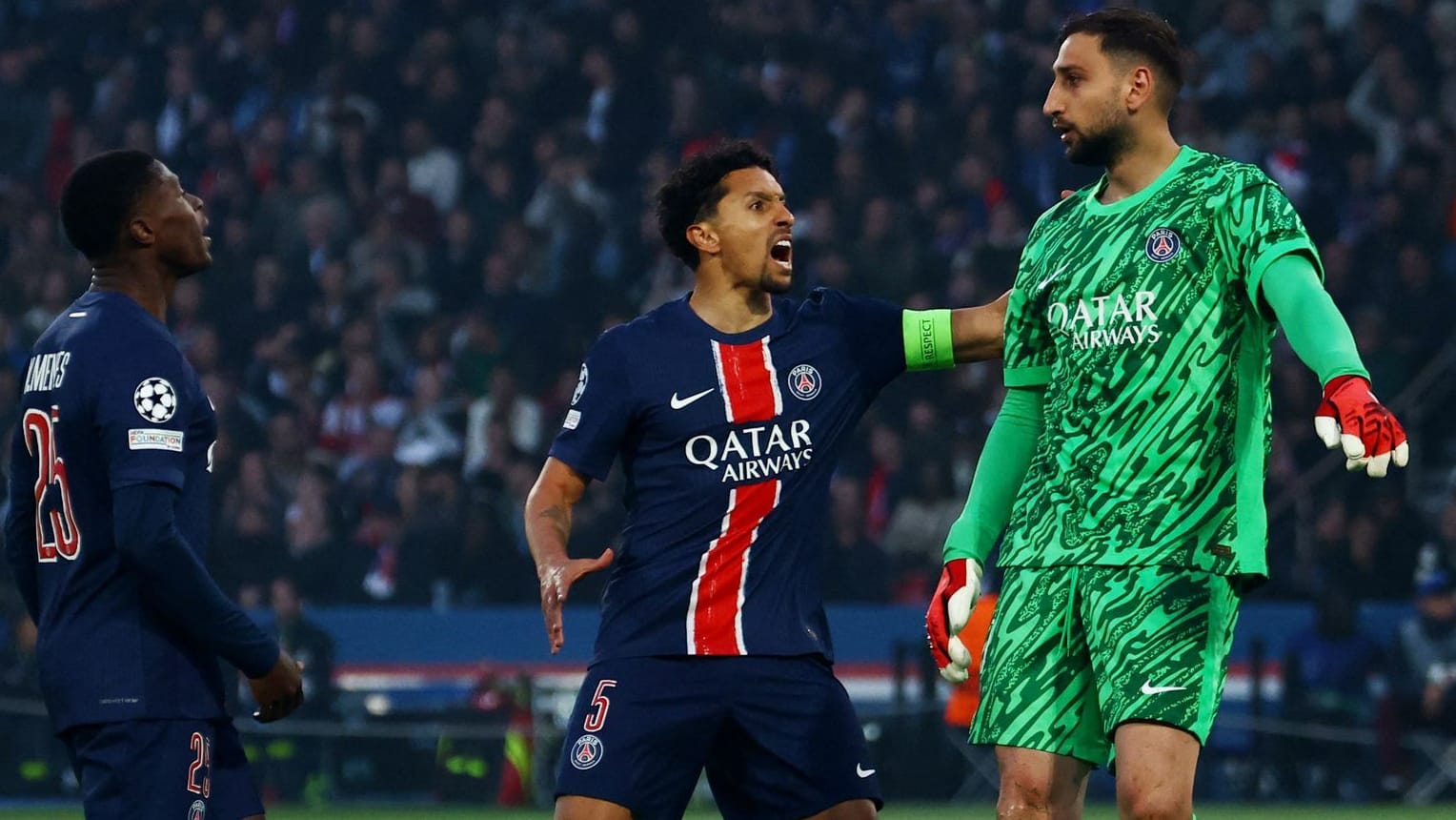 Rückhalt: PSG-Keeper Donnarumma (r.) wird von Teamkollege Marquinhos gefeiert.