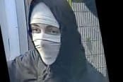 Einer der Tatverdächtigen: Zwei Männer haben einen Kiosk überfallen.
