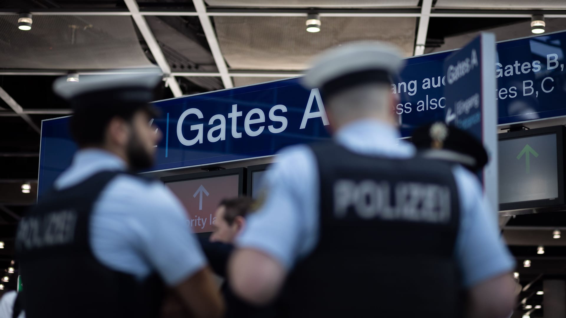 Düsseldorf - Flughafen am Pfingstwochenende Düsseldorf - Flughafen am Pfingstwochenende