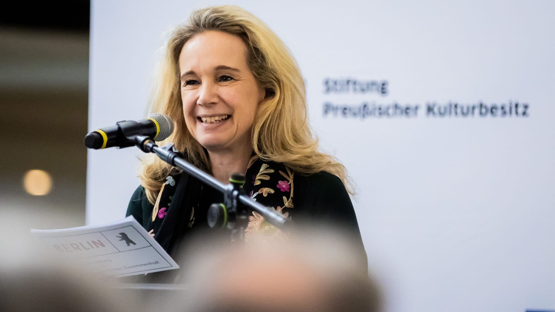 Sarah Wedl-Wilson, Staatssekretärin für Kultur des Landes Berlin, spricht bei einer Veranstaltung