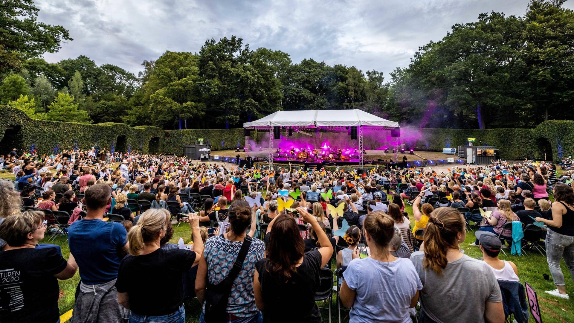Ein Open-Air-Konzert im Stadtpark (Archivbild): Ob Sonne, bedeckter Himmel oder Regen – ein Konzert im Stadtpark hat immer eine besondere Atmosphäre.