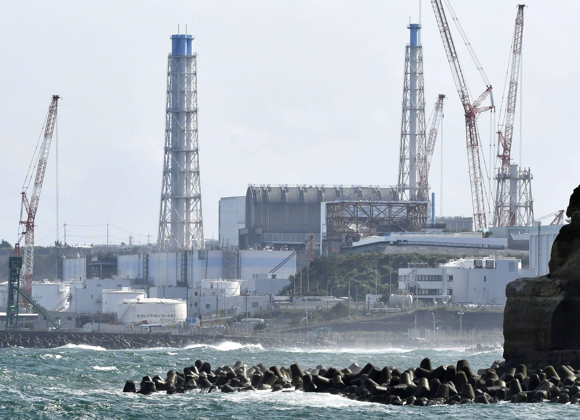 Von Meereswellen umtost: Das Kernkraftwerk in Fukushima liegt an der Ostküste der Insel Honshu am Pazifik.