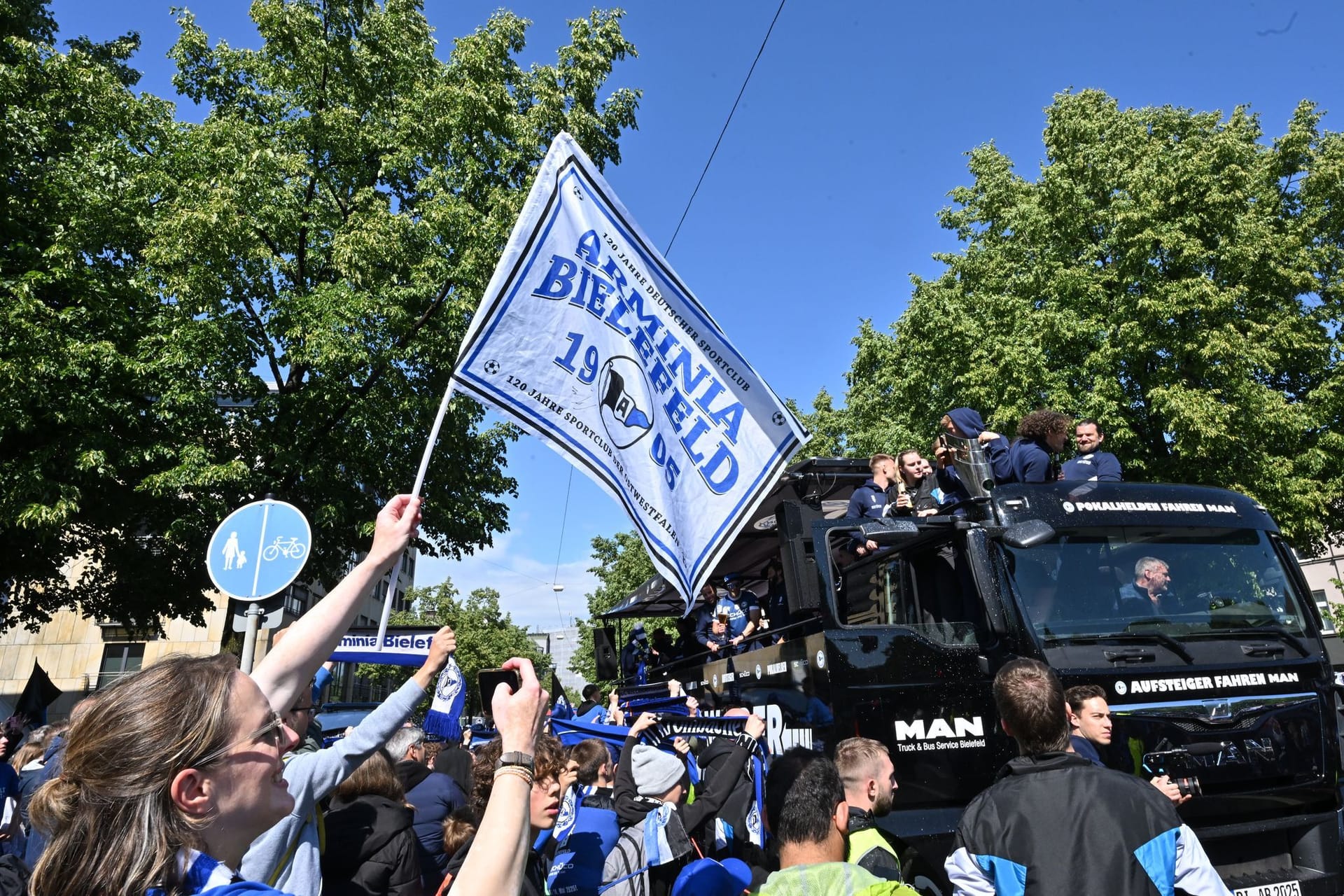 Arminia Bielefeld - VfB Stuttgart - Bielefeld nach dem Finale Arminia Bielefeld - VfB Stuttgart - Bielefeld nach dem Finale