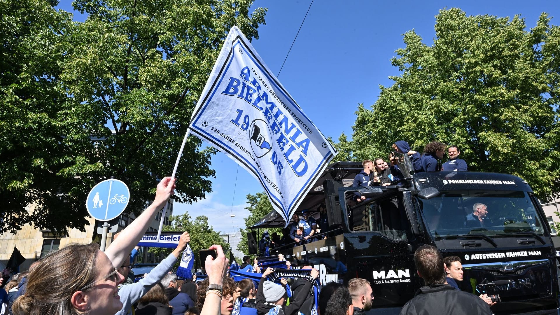 Arminia Bielefeld - VfB Stuttgart - Bielefeld nach dem Finale Arminia Bielefeld - VfB Stuttgart - Bielefeld nach dem Finale