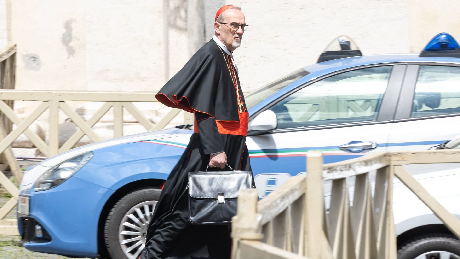 Pierbattista Pizzaballa: Der Patriarch von Jerusalem verlässt die Kongregation im Vatikan. Wird er der neue Papst, der die Kirche in eine Ära des Friedens führt? Pierbattista Pizzaballa: Der Patriarch von Jerusalem verlässt die Kongregation im Vatikan. Wird er der neue Papst, der die Kirche in eine Ära des Friedens führt?