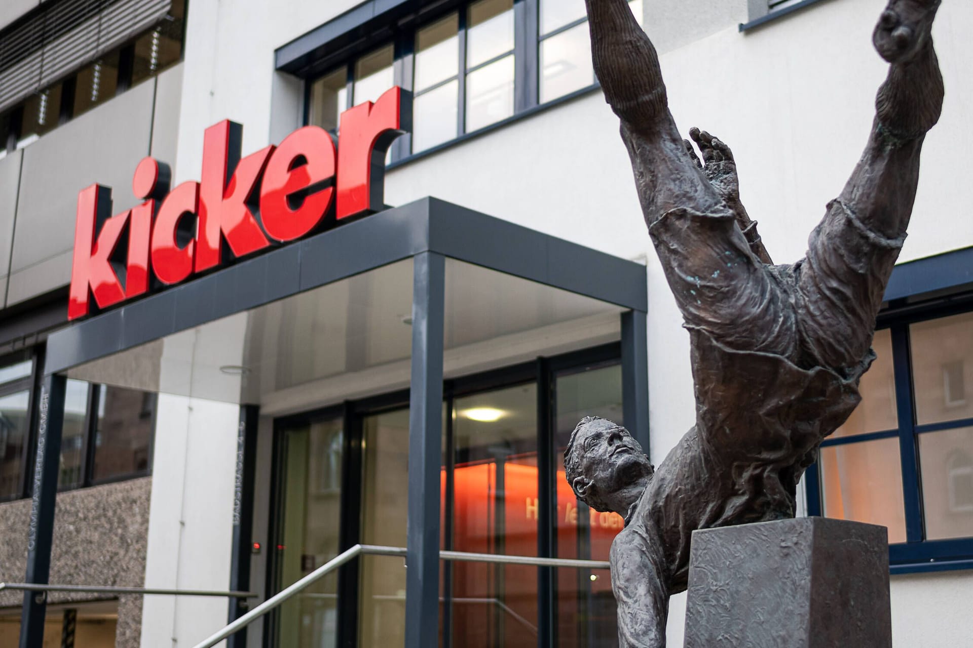 Der Eingang beim Gebäude des "Kicker": An der Spitze des Magazins kommt es zu einem Personalwechsel.