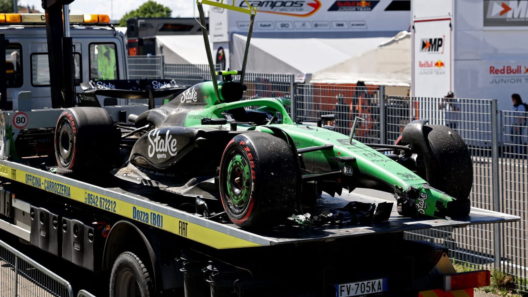 Ramponierter Sauber: Kurz vor Ende des Freien Trainings in Imola kam es zum Unfall.