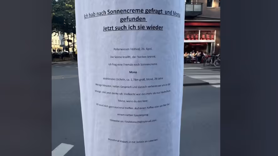 Aushang an einem Ampelmast: In Köln sucht ein Unbekannter seine Traumfrau.