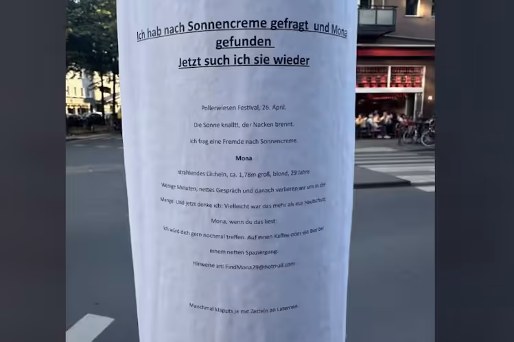 Aushang an einem Ampelmast: In Köln sucht ein Unbekannter seine Traumfrau.