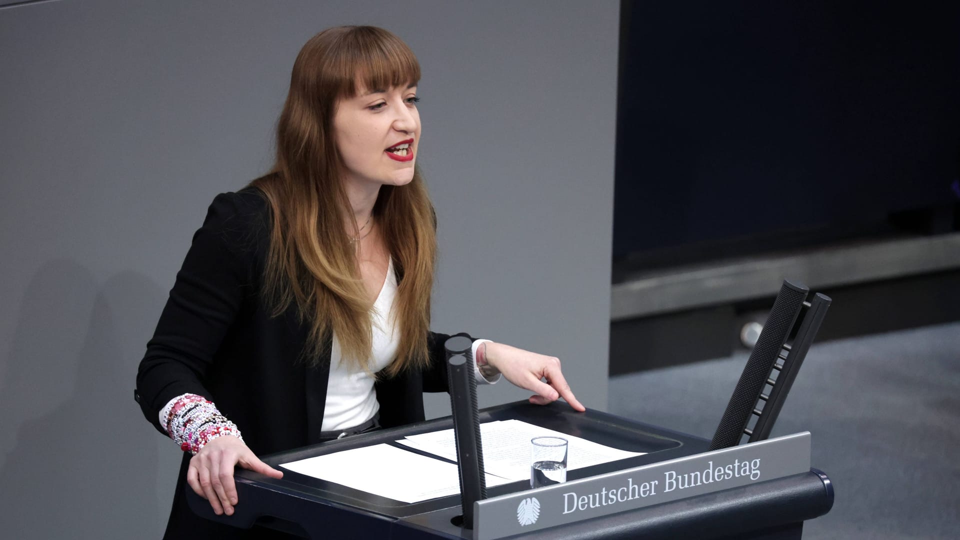 Heidi Reichinnek während einer Rede im Bundestag (Archivbild).