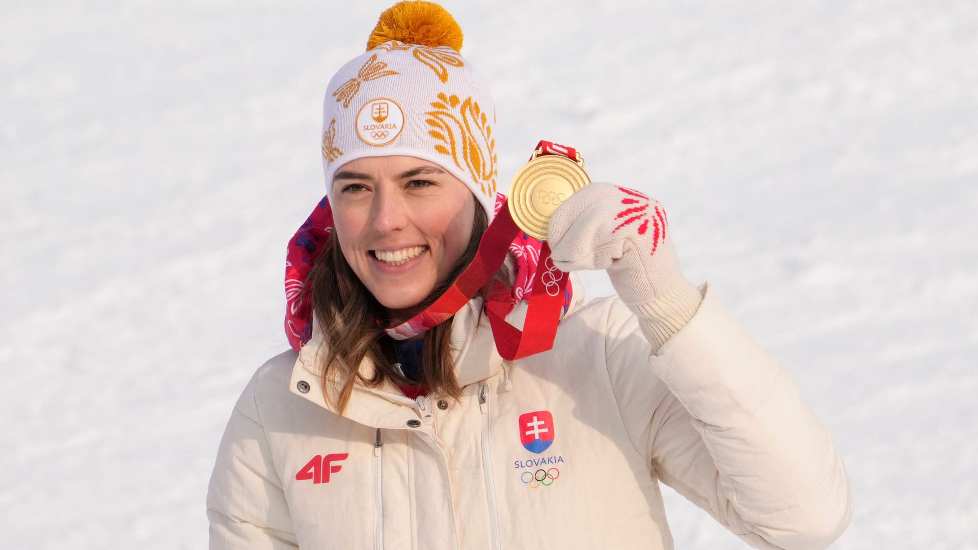 Petra Vlhová mit ihrer Olympischen Goldmedaille in Peking.