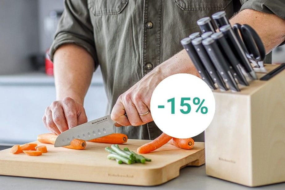 Unter 80 Euro bei Amazon: KitchenAid Messerset aus japanischem Stahl.