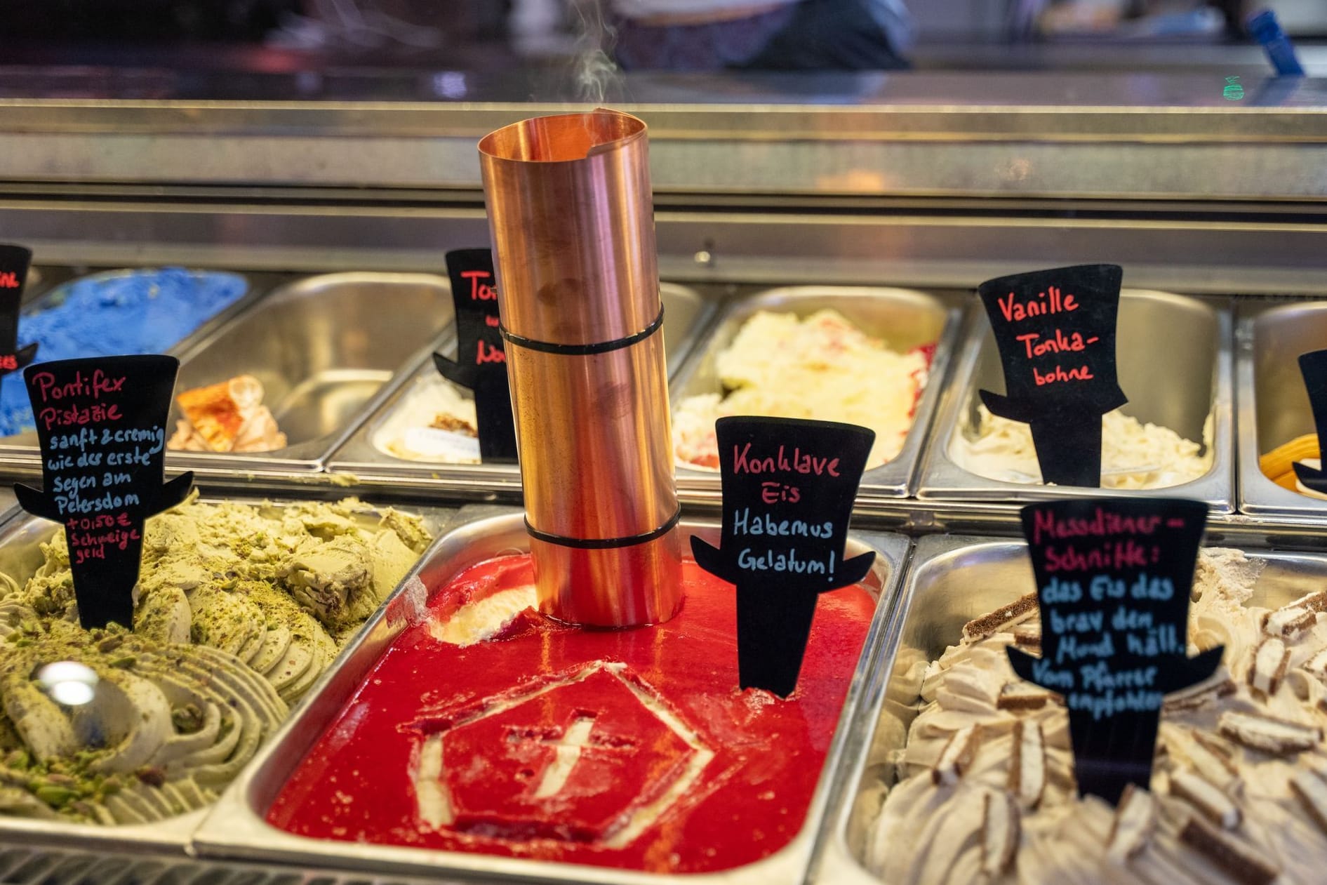 Münchner Eisdiele verkauft Konklave-Eis