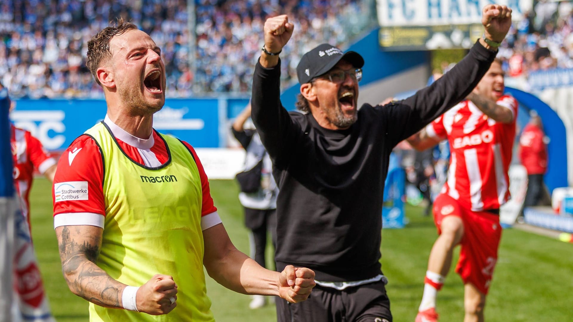 Timmy Thiele (l.) und Trainer Pele Wollitz: Energie Cottbus hofft auf den Aufstieg.