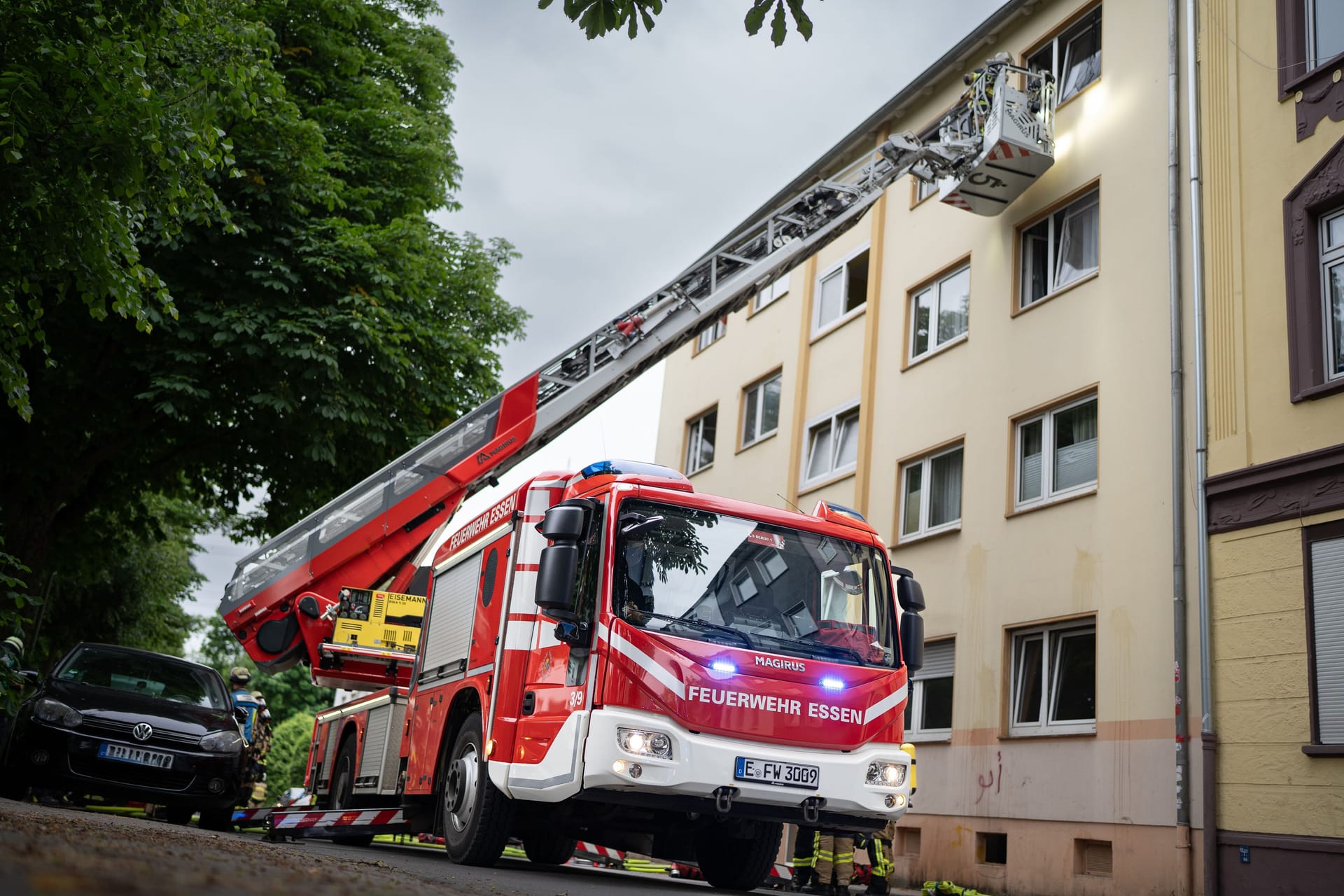 Die Feuerwehr musste am Dienstag zu einem Kellerbrand im Stadtteil Bochold ausrücken: Hier waren die Einsatzkräfte rund eine Stunde beschäftigt.