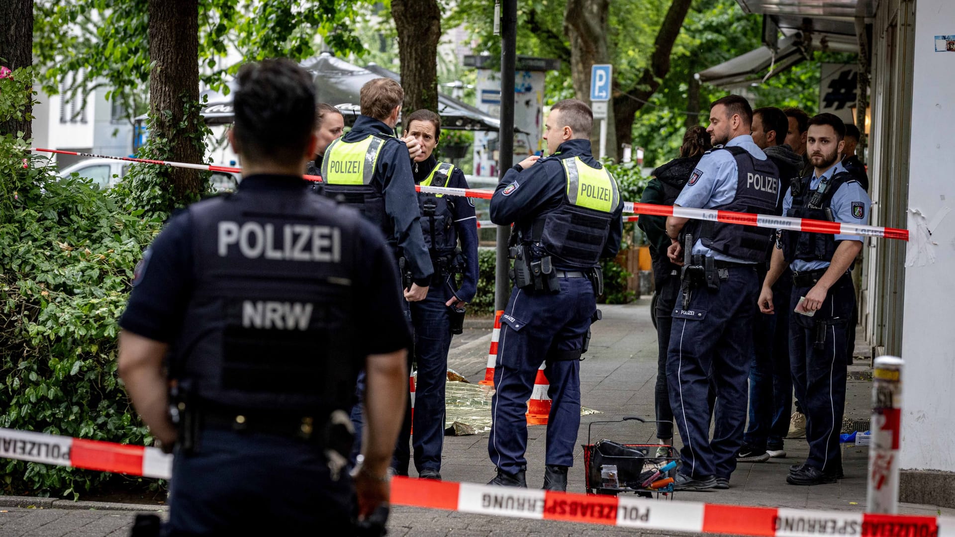 Einsatz in der Essener Innenstadt: Die Polizei ist mit einem Großaufgebot vor Ort. Einsatz in der Essener Innenstadt: Die Polizei ist mit einem Großaufgebot vor Ort.