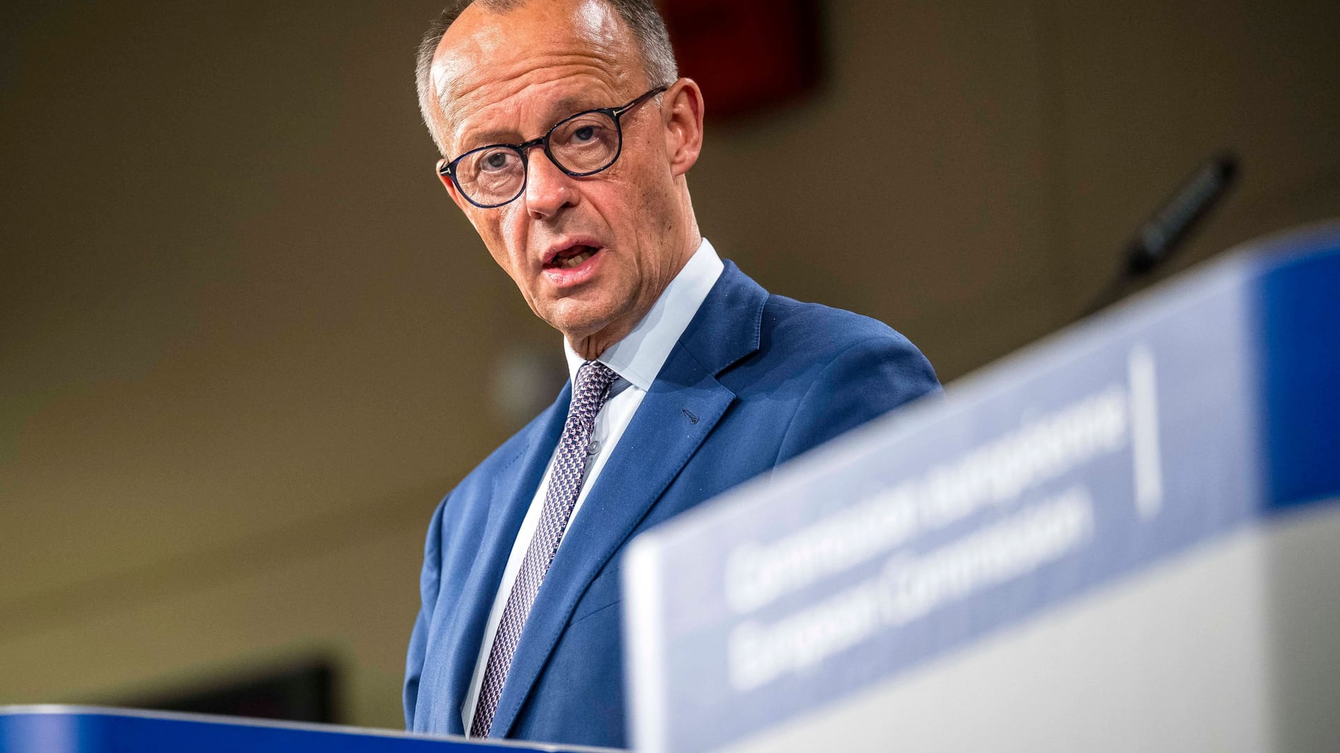Friedrich Merz bei seinem Besuch in Brüssel: Er nannte die neuen Grenzkontrollen "in etwa so wie während der Fußball-Europameisterschaft". (Archivbild)