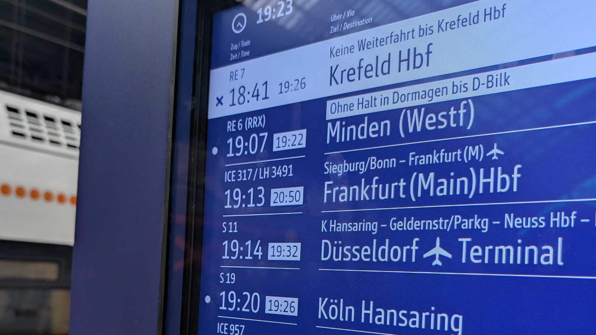 Verspätungen, wohin das Auge reicht: Eine kaputte Weiche war der Grund.