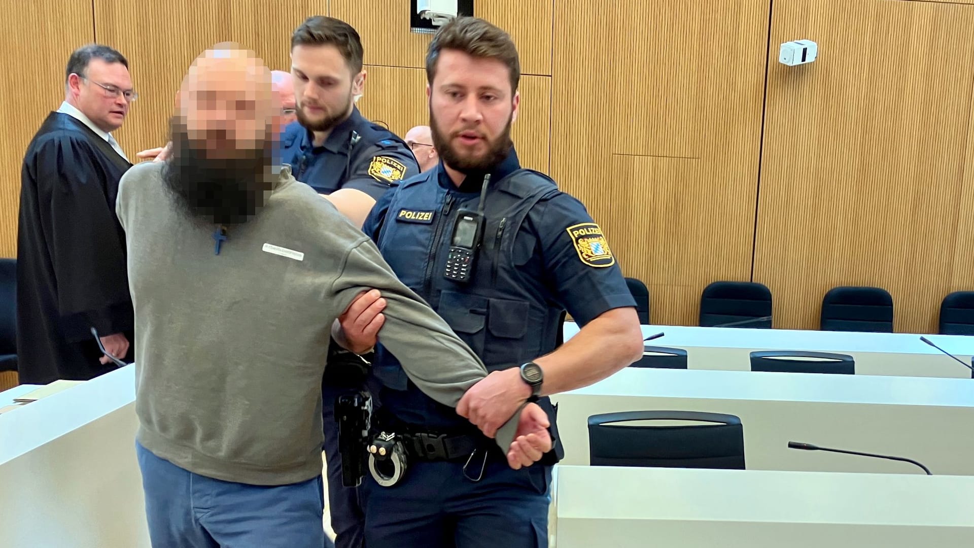 Dieter S. beim Prozessauftakt in München: Der Generalbundesanwalt fordert fast neun Jahre Haft für den Angeklagten. Dieter S. beim Prozessauftakt in München: Der Generalbundesanwalt fordert fast neun Jahre Haft für den Angeklagten.