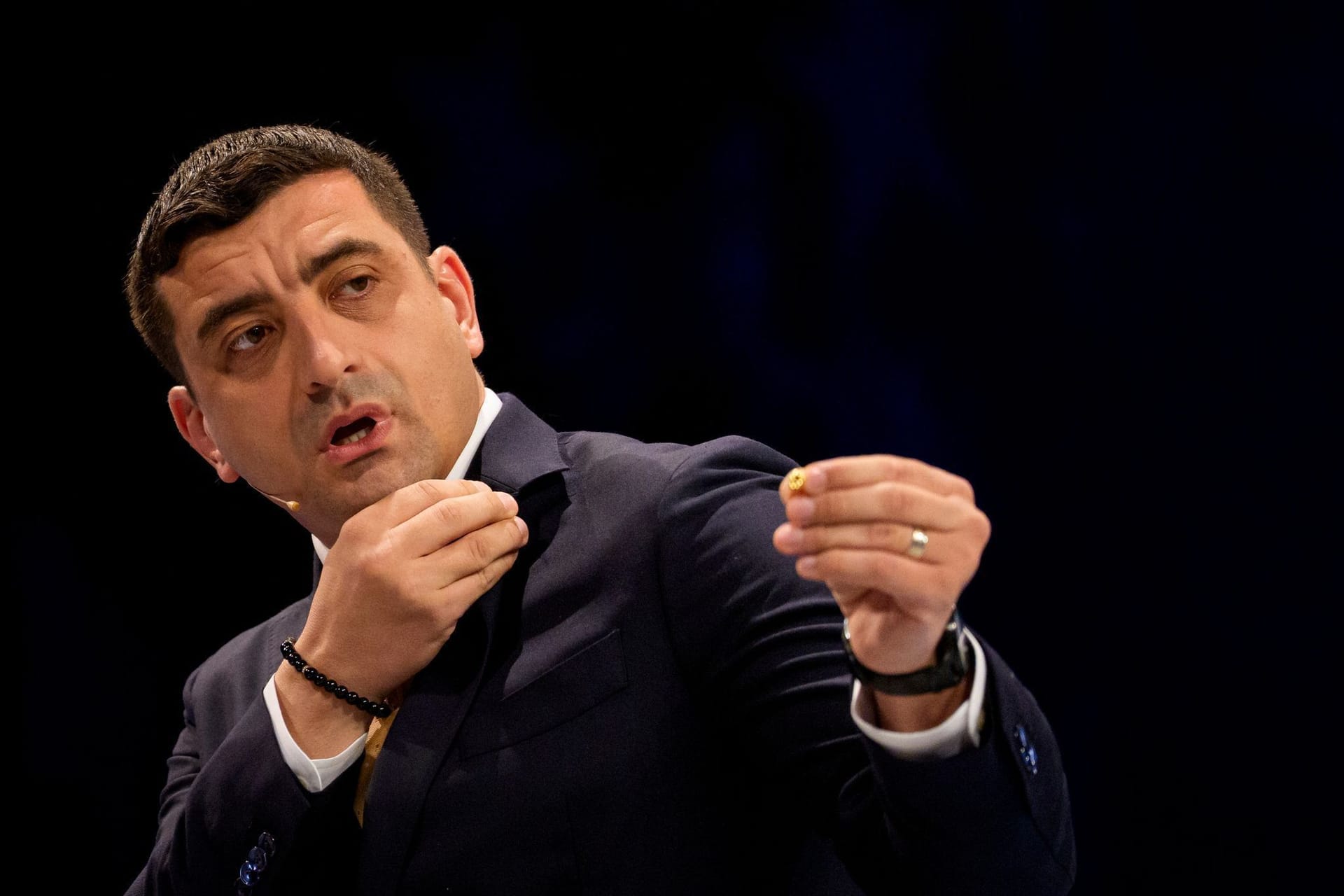 Präsidentschaftskandidat George Simion war früher Hooligan.
