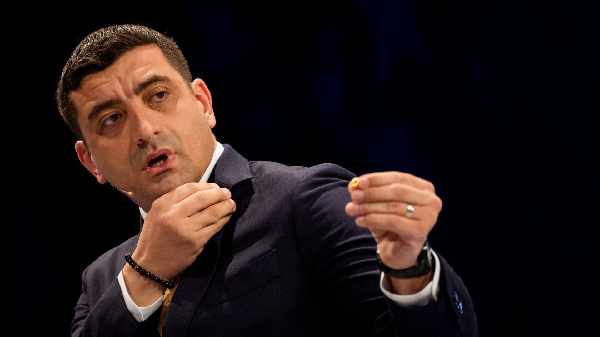 Präsidentschaftskandidat George Simion war früher Hooligan.