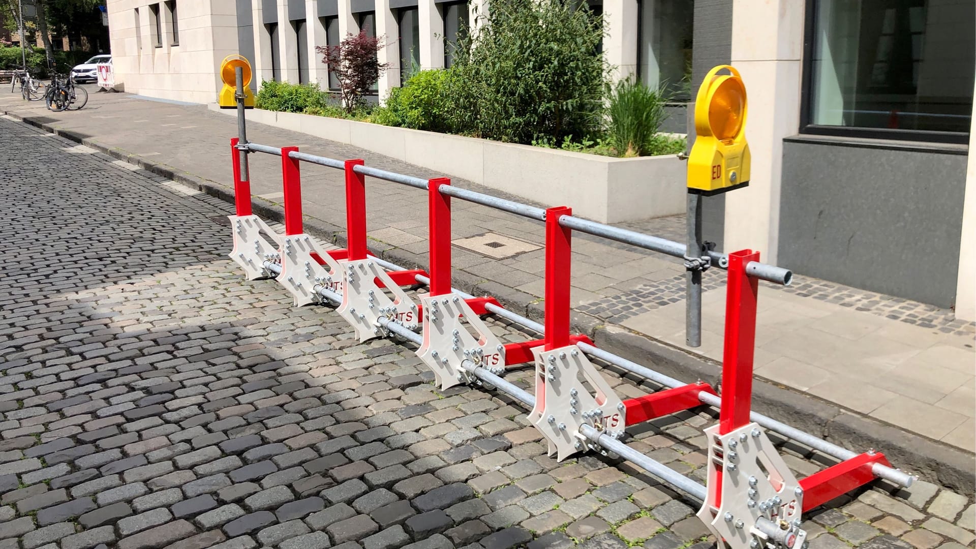 Sicherheitsvorkehrungen für die Karlspreisverleihung am Donnerstag: Die Absperrungen stehen bereit.