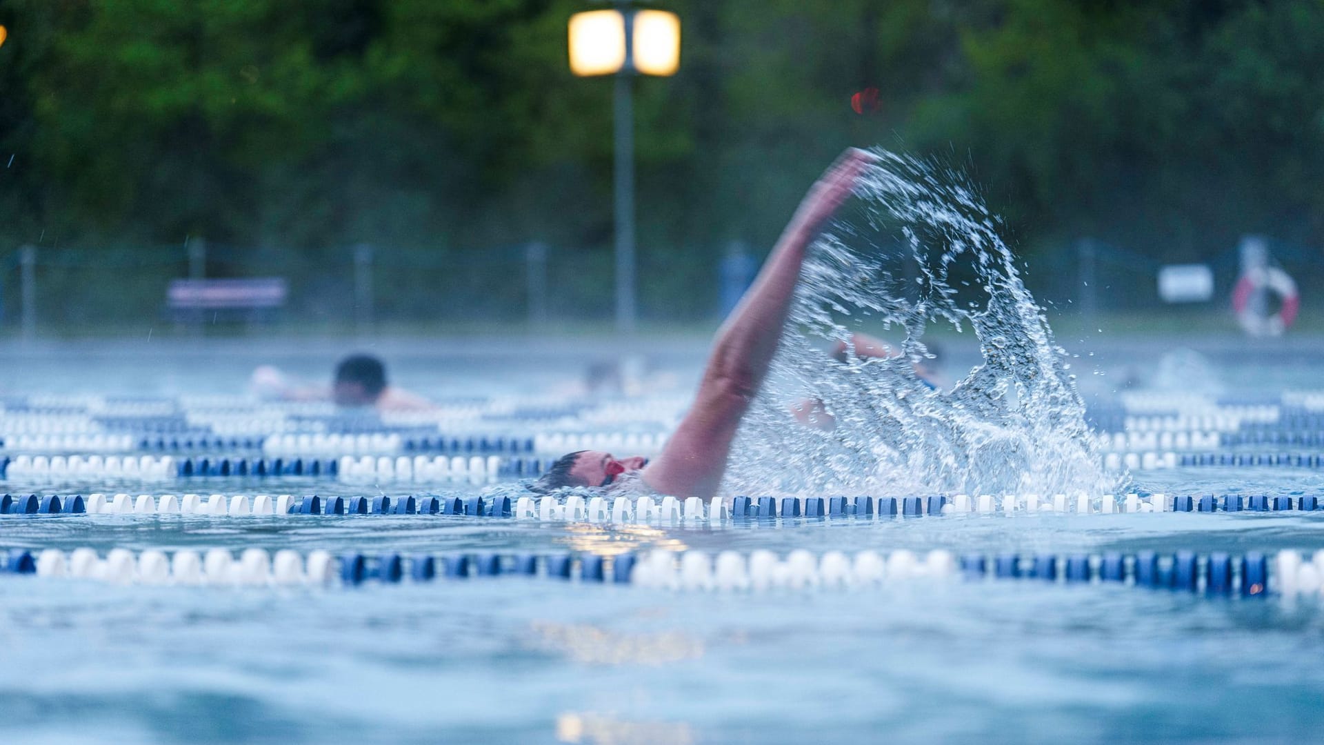 Erstes Frankfurter Freibad eröffnet Sommersaison