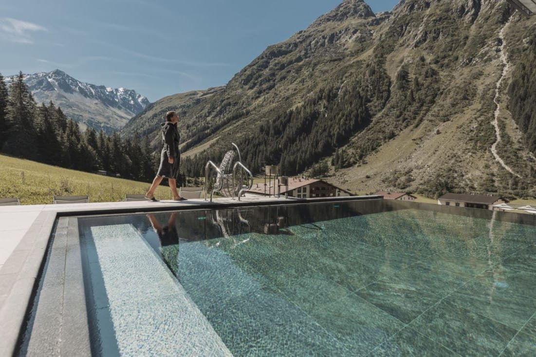 Entspannter Urlaub in der Tiroler Bergwelt? Travelcircus hat ein passendes Angebot für Sie – ideal zum Abschalten und Genießen.