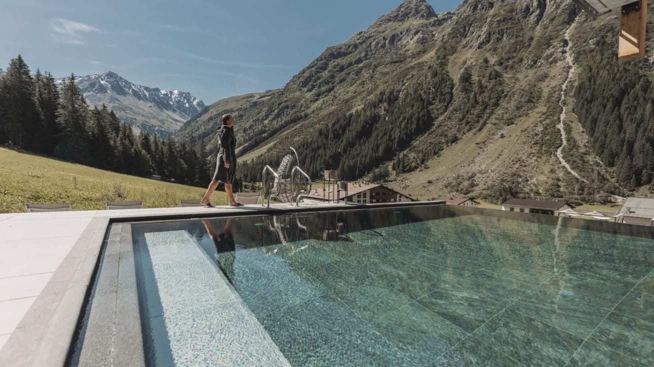Entspannter Urlaub in der Tiroler Bergwelt? Travelcircus hat ein passendes Angebot für Sie – ideal zum Abschalten und Genießen.