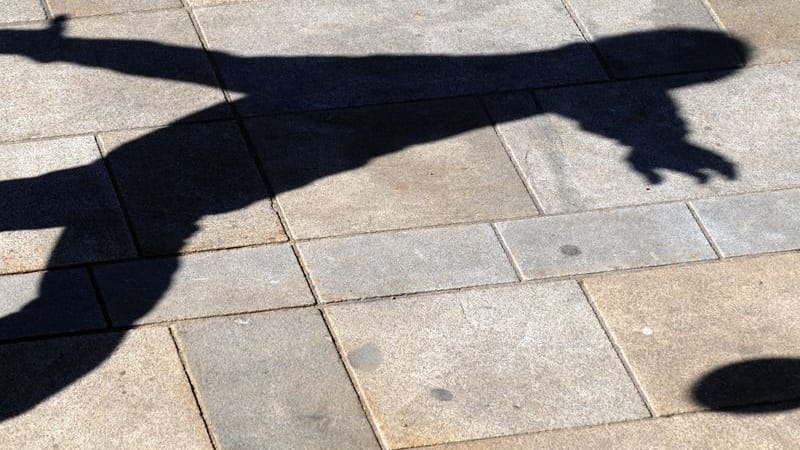 Schatten eines fußballspielenden Kindes (Symbolbild): In Österreich gibt es schwere Anschuldigungen. Schatten eines fußballspielenden Kindes (Symbolbild): In Österreich gibt es schwere Anschuldigungen.