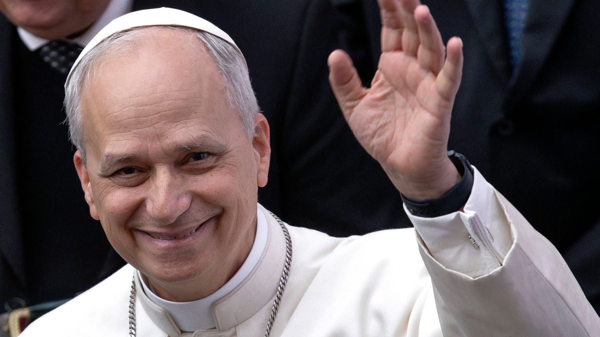 Papst Leo XIV. bei einer Audienz mit Medienvertretern: Hier trug der Pontifex eine schwarze Apple Watch.