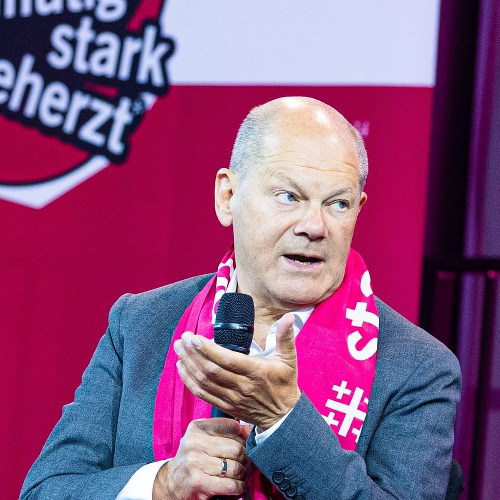 Der geschäftsführende Bundeskanzler Olaf Scholz (SPD) spricht bei seinem Besuch des Evangelischen Kirchentages: Der Sozialdemokrat mahnt bei einem AfD-Verbotsverfahren zur Vorsicht.