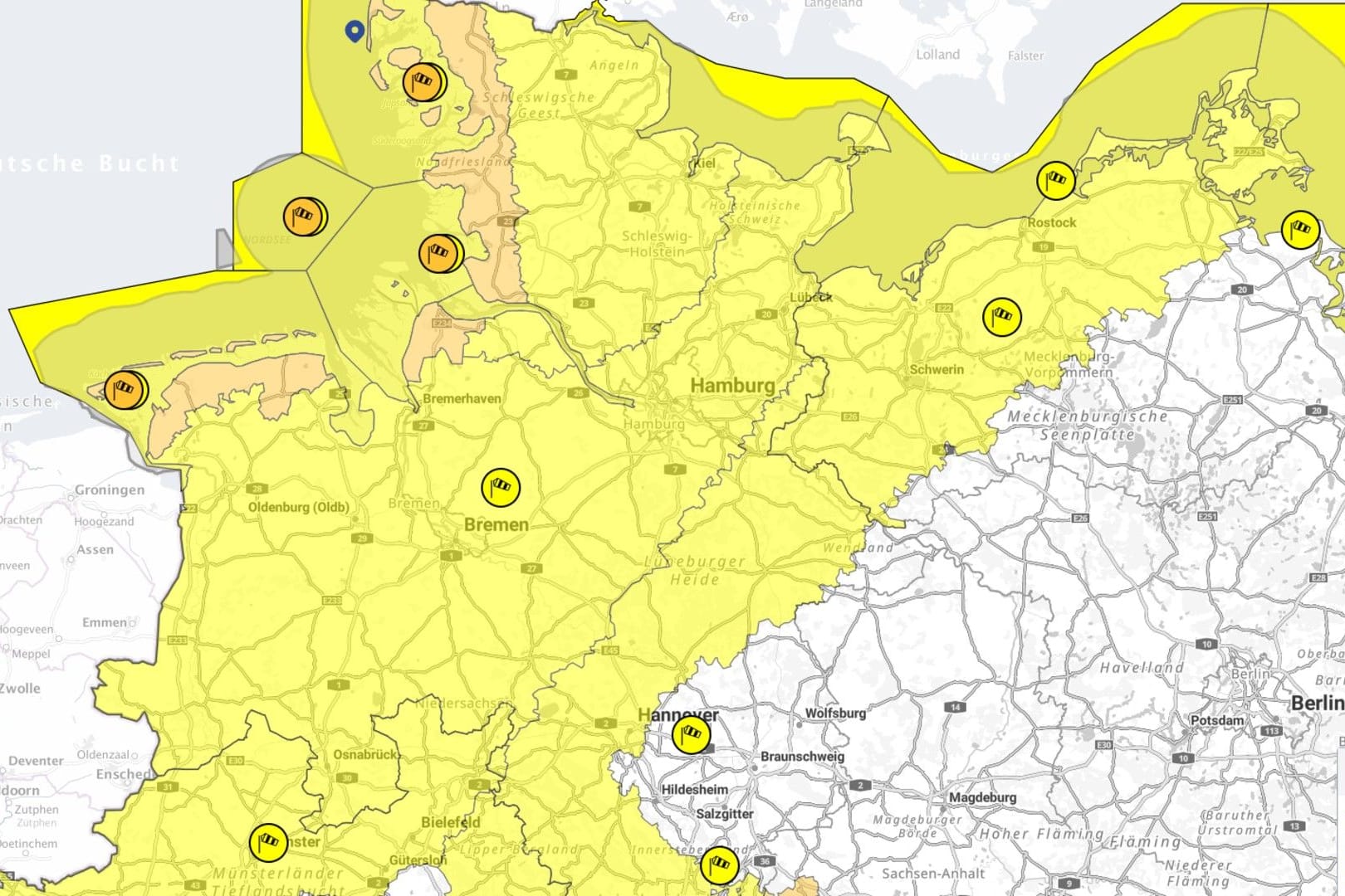 Die Warnkarte: An der Nordseeküste gilt Warnstufe 2, von Mecklenburg-Vorpommern im Nordosten bis Rheinland-Pfalz im Westen Warnstufe 1.