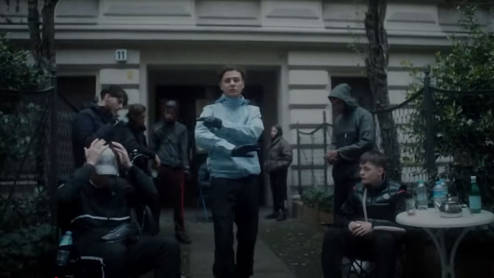 Ausschnitt aus dem Video zu "Hauseingang" von Pashanim (M.): Der Song ist mittlerweile sechs Jahre alt.