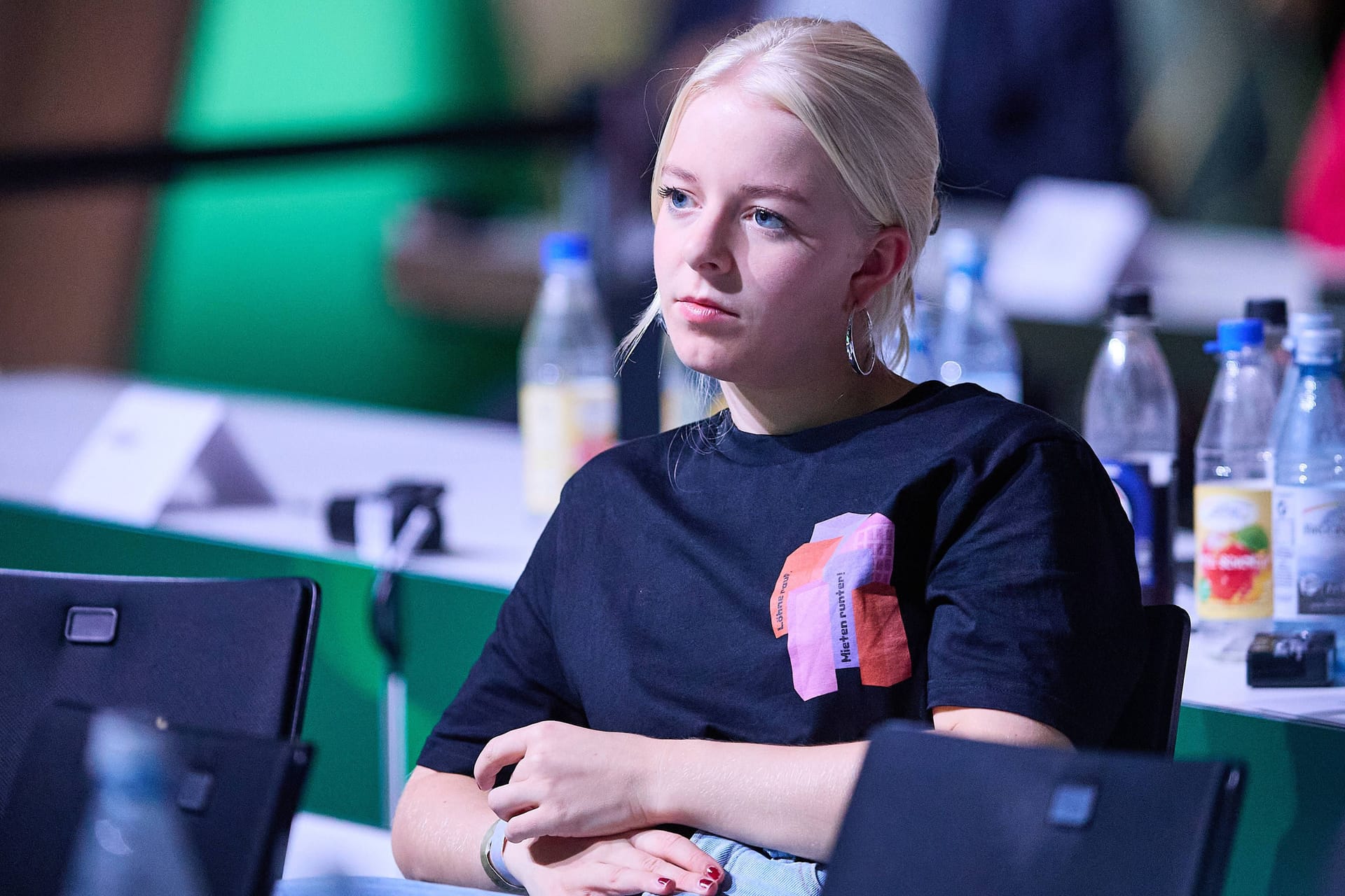 Grünen-Politikerin Jette Nietzard bei der Bundesdelegiertenkonferenz ihrer Partei (Archivfoto): In der Partei ist ein Streit um einen ihrer Pullover entbrannt.