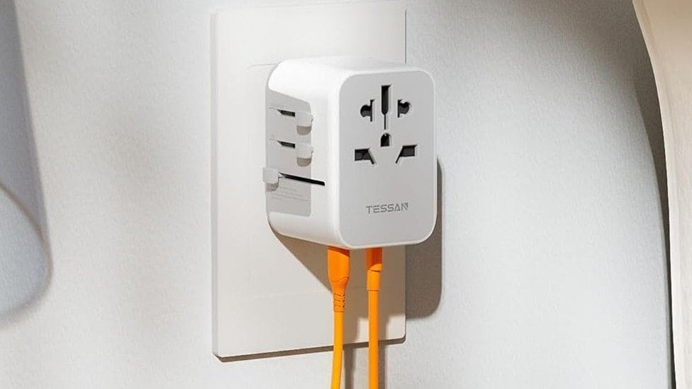 Ein Reiseadapter wie das Modell von Tessan kann sich im Urlaub als nützlicher Helfer erweisen. Ein Reiseadapter wie das Modell von Tessan kann sich im Urlaub als nützlicher Helfer erweisen.