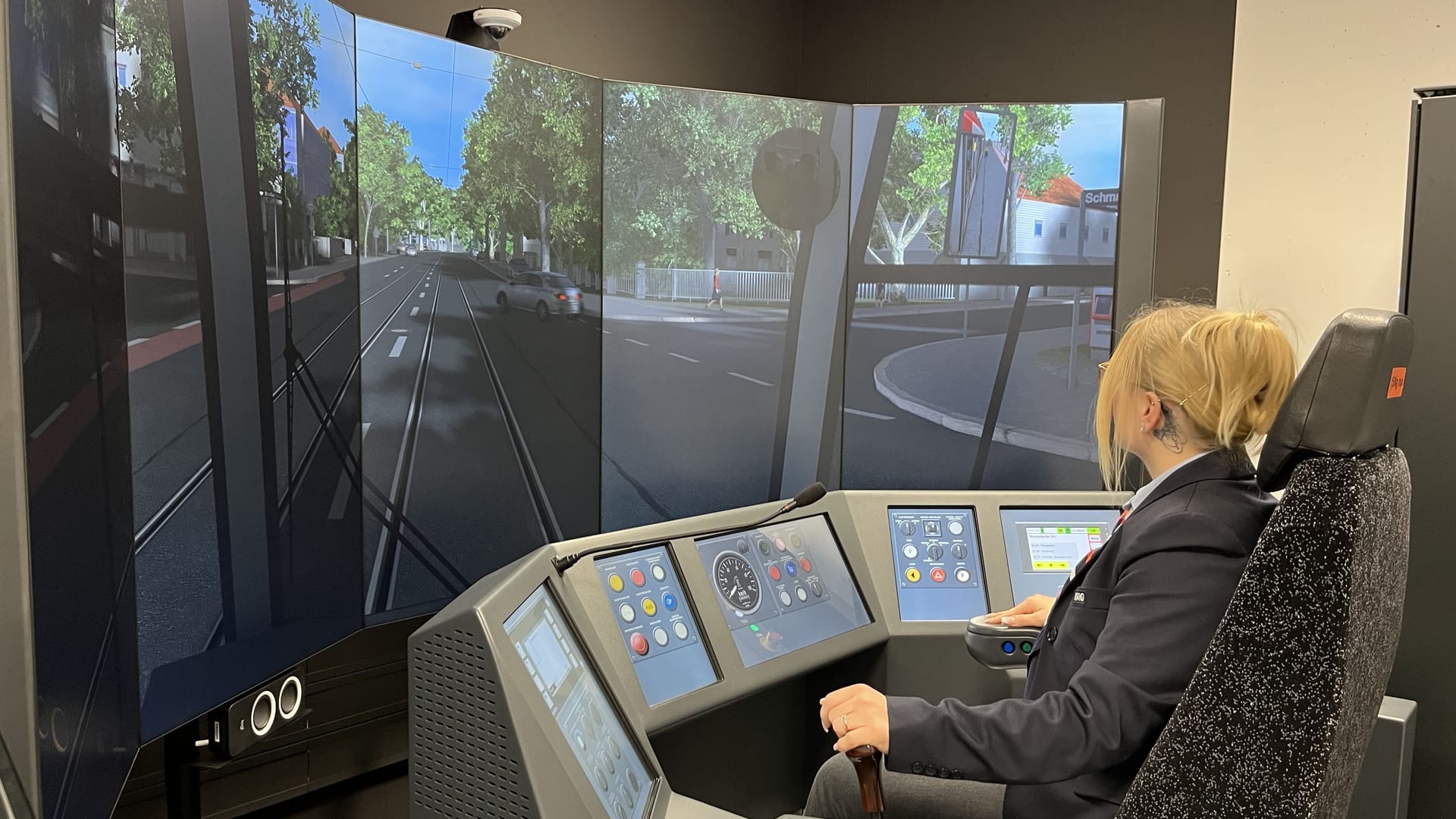 Der Straßenbahnfahrsimulator in der VAG-Fahrschule: Auch an diesem sollen die Studenten während der 40-tägigen Ausbildung trainieren.
