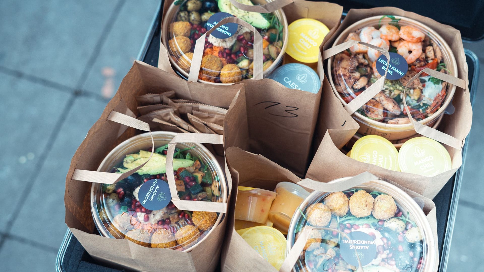 Frische Bowls, Salate und Bao Buns bietet Green Club künftig in München an. Bekanntheit erlangte das Unternehmen zunächst unter dem Namen "Pottsalat". Frische Bowls, Salate und Bao Buns bietet Green Club künftig in München an. Bekanntheit erlangte das Unternehmen zunächst unter dem Namen "Pottsalat".