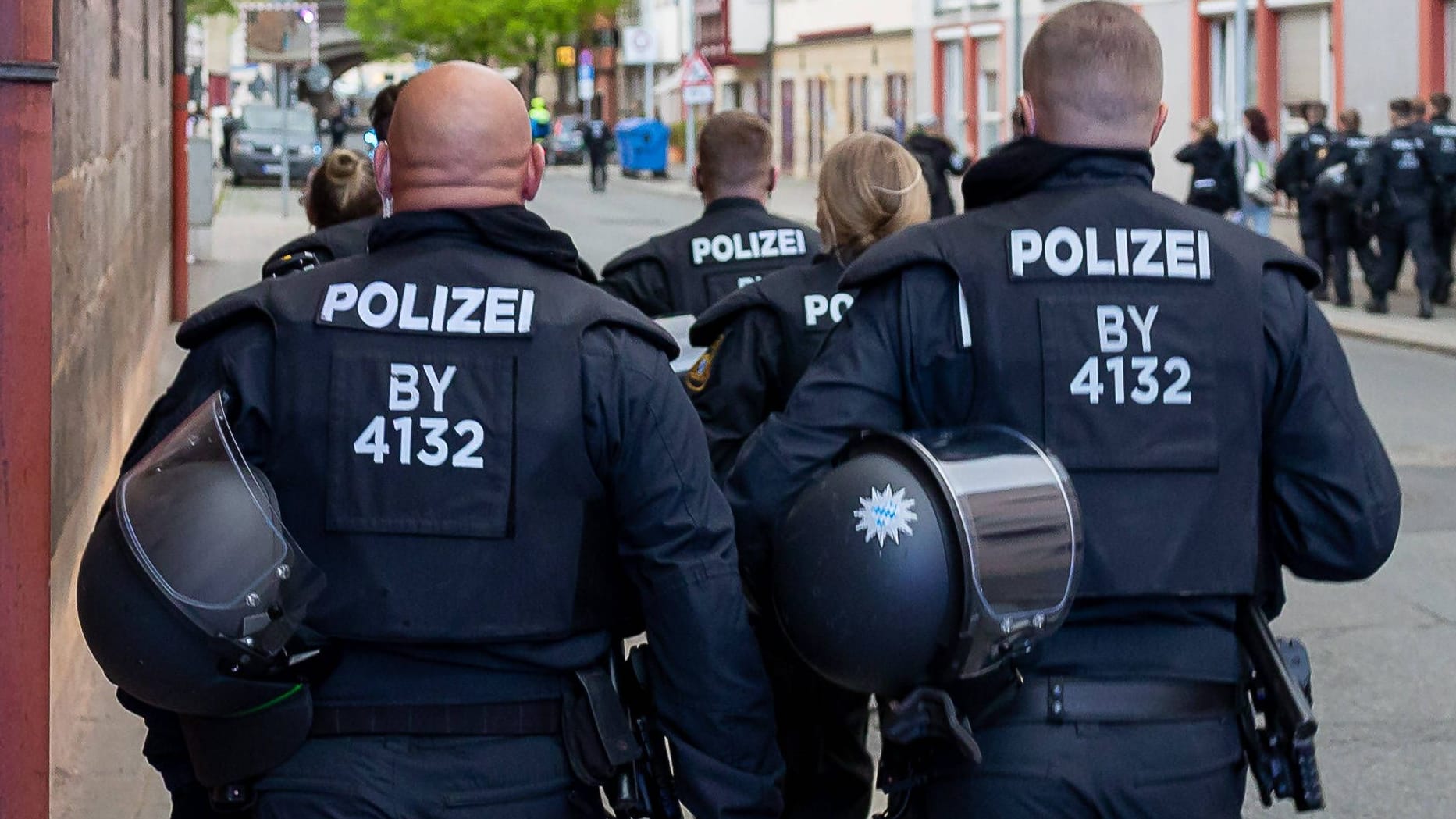 Polizeieinsatz in Nürnberg (Archivbild): Die Beamten mussten am Montagabend mehrfach eingreifen. Polizeieinsatz in Nürnberg (Archivbild): Die Beamten mussten am Montagabend mehrfach eingreifen.