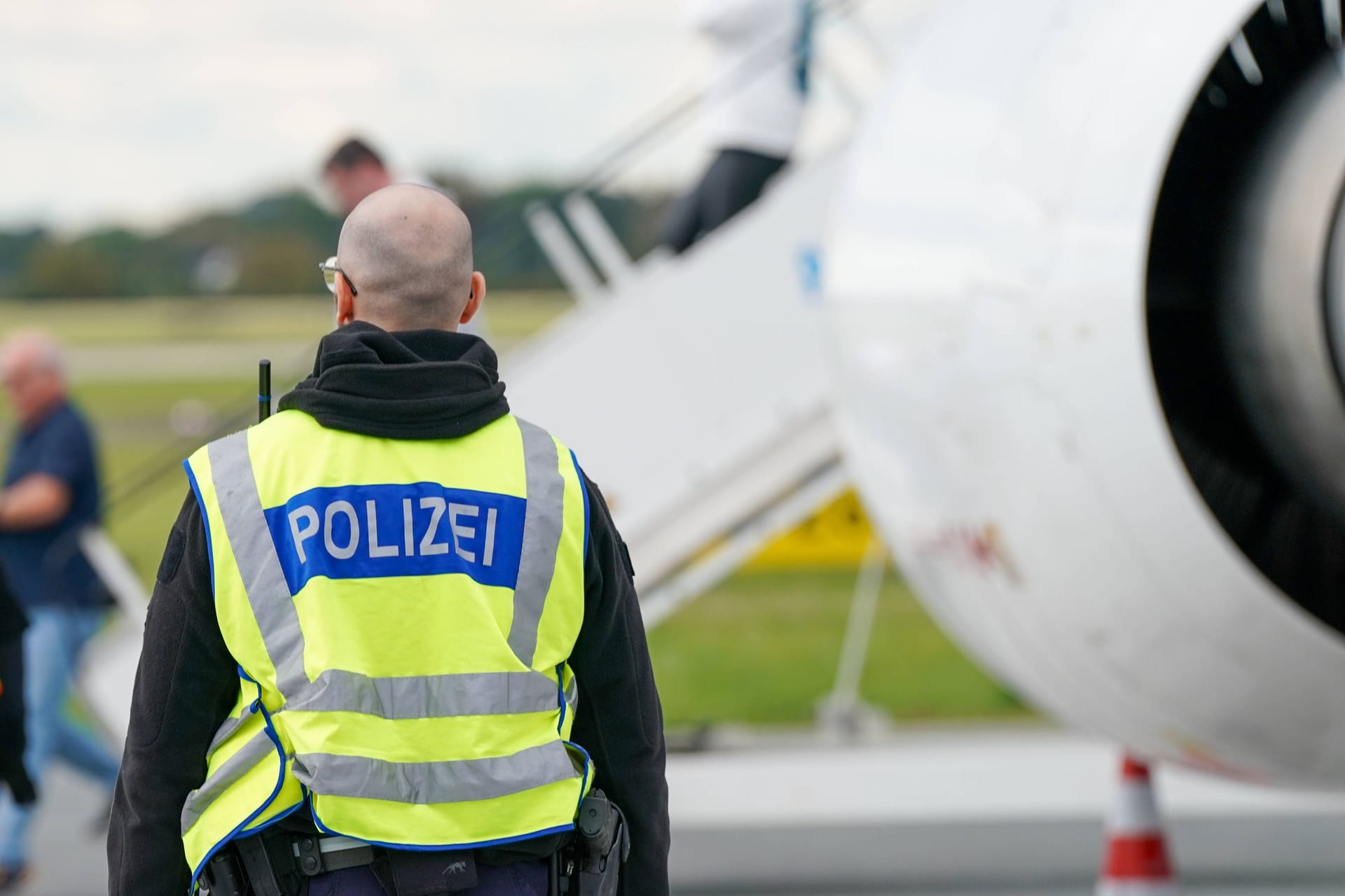 Einnsatzkräfte am Flughafen: In München haben Bundespolizisten die Ausreise von Mitgliedern der Identitären Bewegung zu einem Treffen in Mailand verhindert (Symbolfoto).