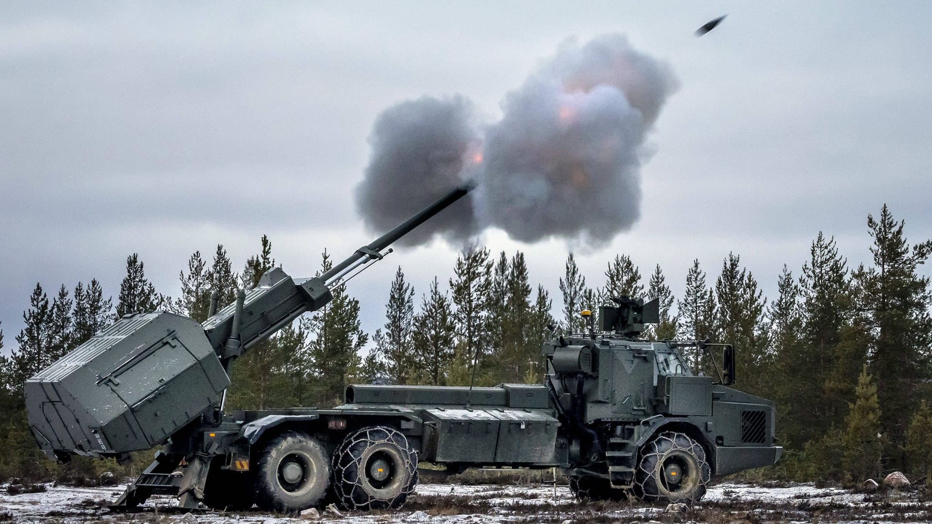 Finnische Artillerie bei einer Übung (Symbolbild): Das skandinavische Land bereitet sich auf einen möglichen russischen Angriff vor.