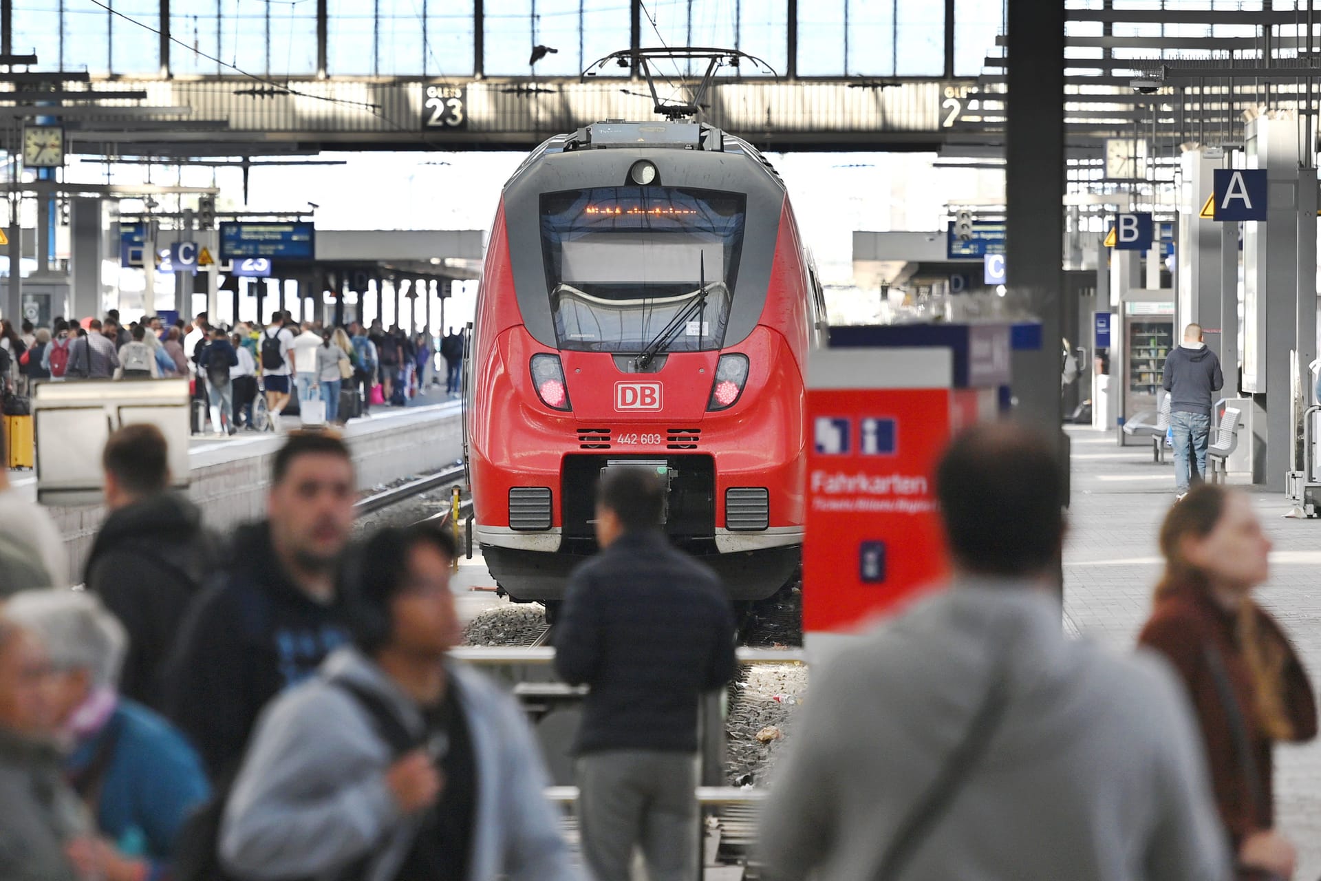 Ein Regionalzug am Münchner Hauptbahnhof (Archivbild):