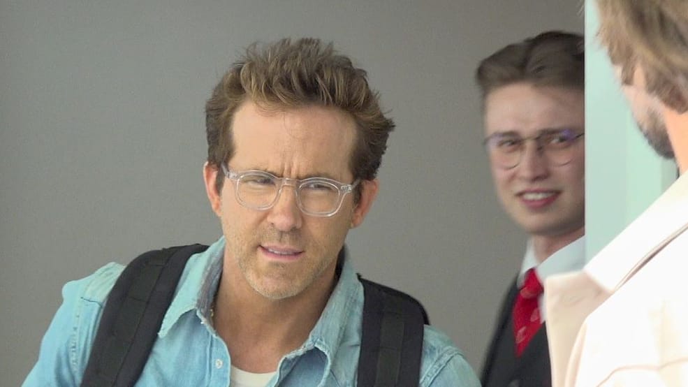 Etwas verknatscht, aber trotzdem gut gelaunt schrieb Ryan Reynolds Autogramme für seine Hamburger Fans. Etwas verknatscht, aber trotzdem gut gelaunt schrieb Ryan Reynolds Autogramme für seine Hamburger Fans.