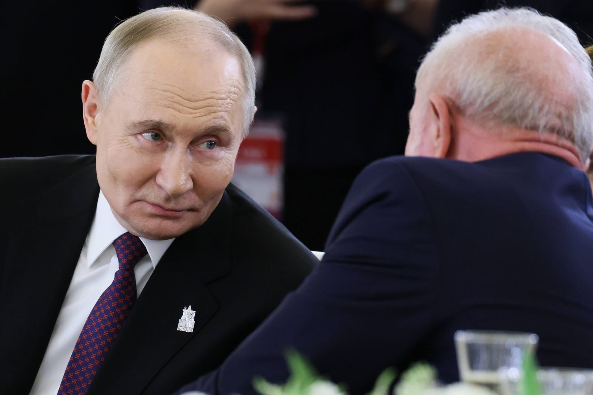 Wladimir Putin: Der russische Präsident schmückt sich gerne mit militärischem Pomp.