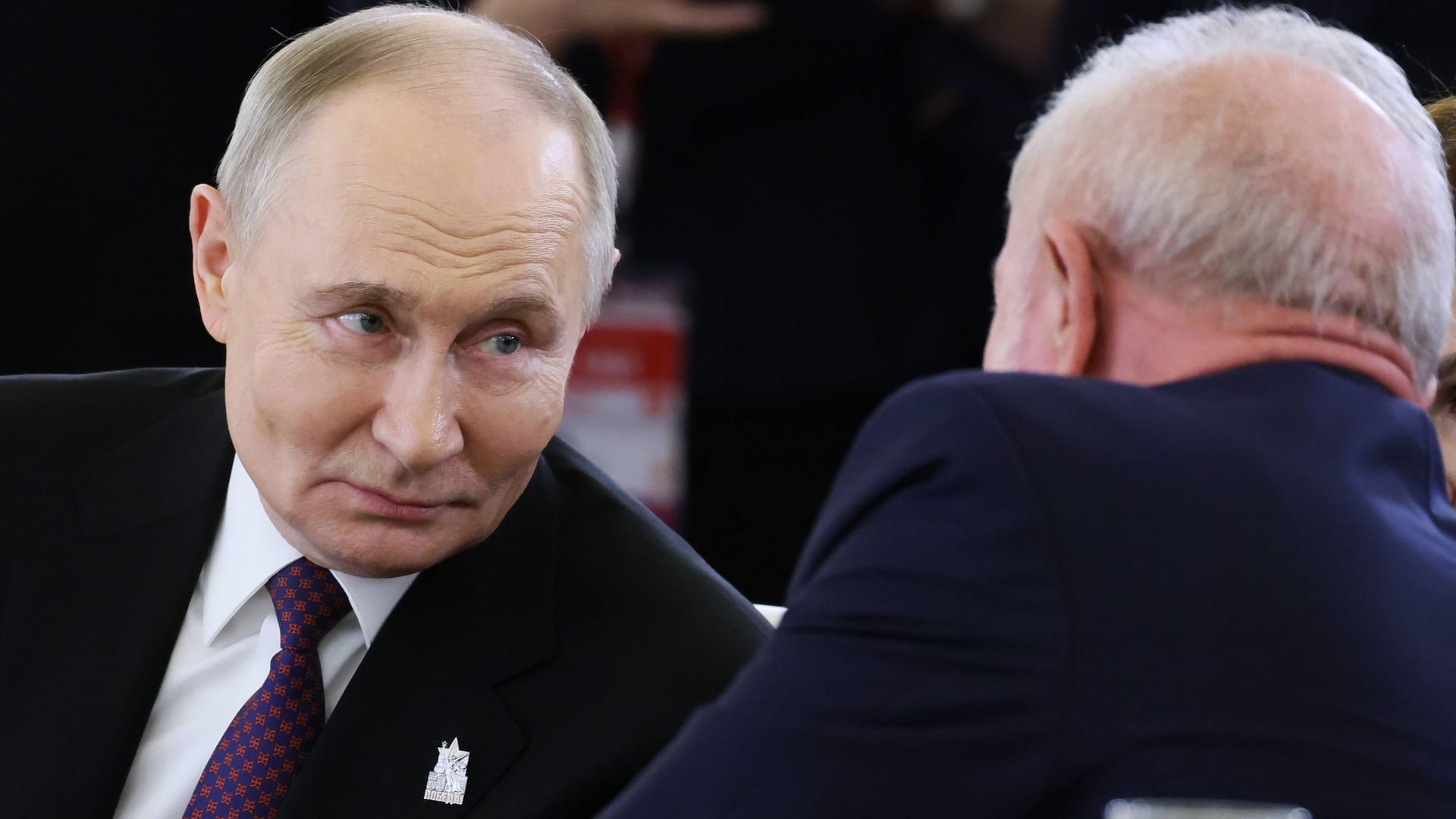 Wladimir Putin: Der russische Präsident schmückt sich gerne mit militärischem Pomp.