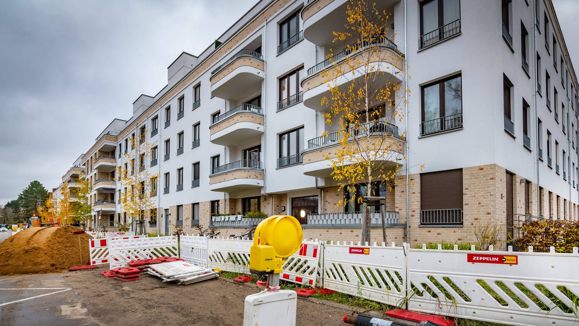 Neue Wohnsiedlung in der Cité Foch: Wegen eines ausbleibenden Schulneubaus gibt es beim Bezug der neuen Wohnungen Verzögerungen. Neue Wohnsiedlung in der Cité Foch: Wegen eines ausbleibenden Schulneubaus gibt es beim Bezug der neuen Wohnungen Verzögerungen.