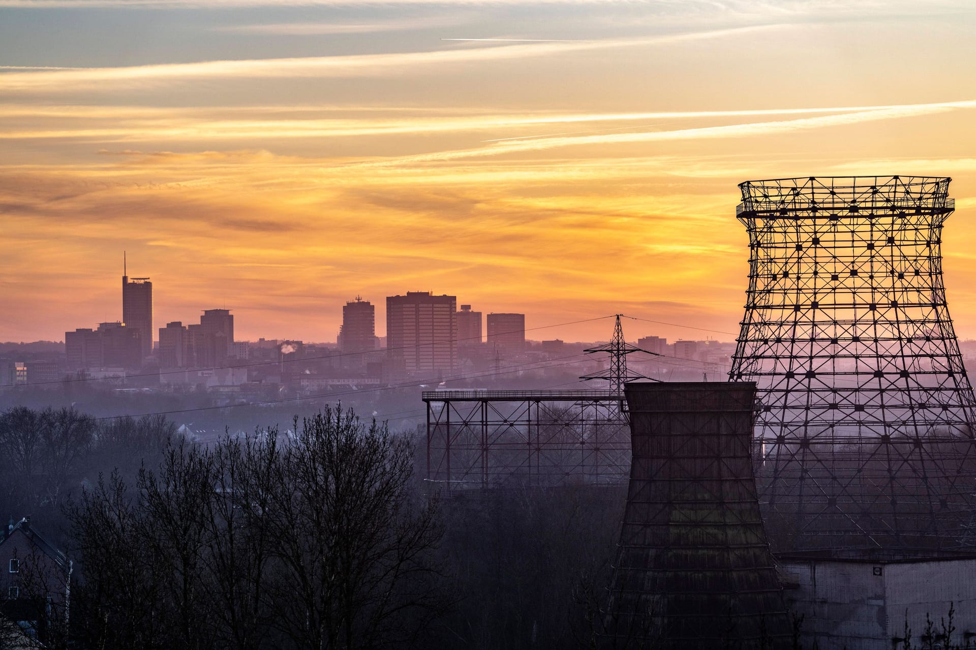Skyline der Innenstadt, von Zeche Zollverein aus (Symbolfoto): Im Ruhrgebiet wird es schon bald merklich kühler.